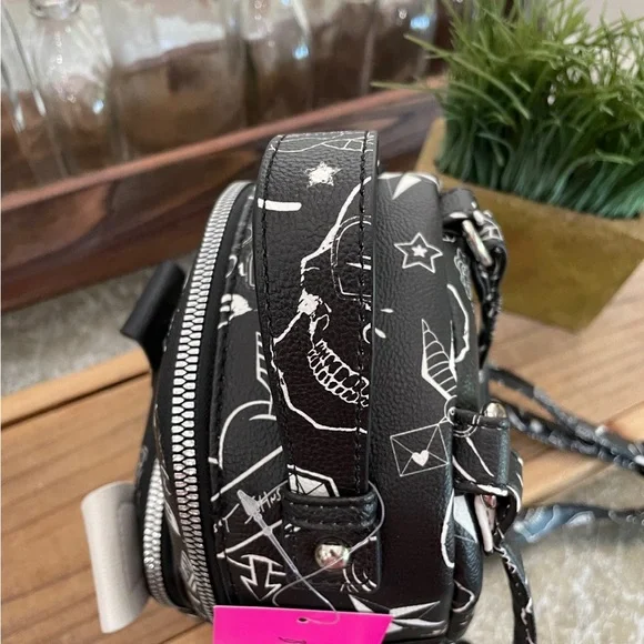 BETSEY JOHNSON “BLK & WHITE “SKULL / HEART MINI BACKPACK - Picture 6 of 9